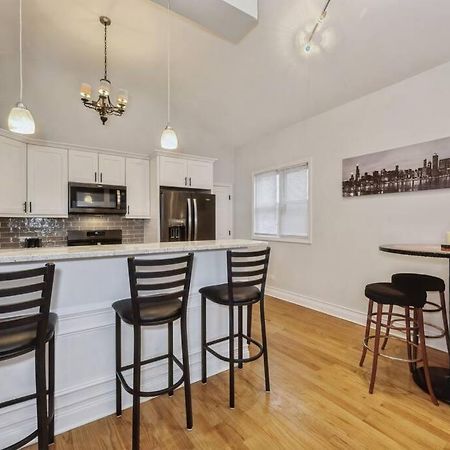 2-Bed 2-Bath Apt - Close To Uc W/ Free Parking Чикаго Екстер'єр фото